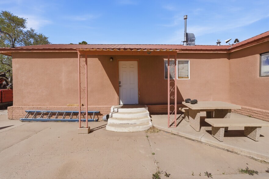 More Photos Of 606 Romero St, Belen Flex For Sale