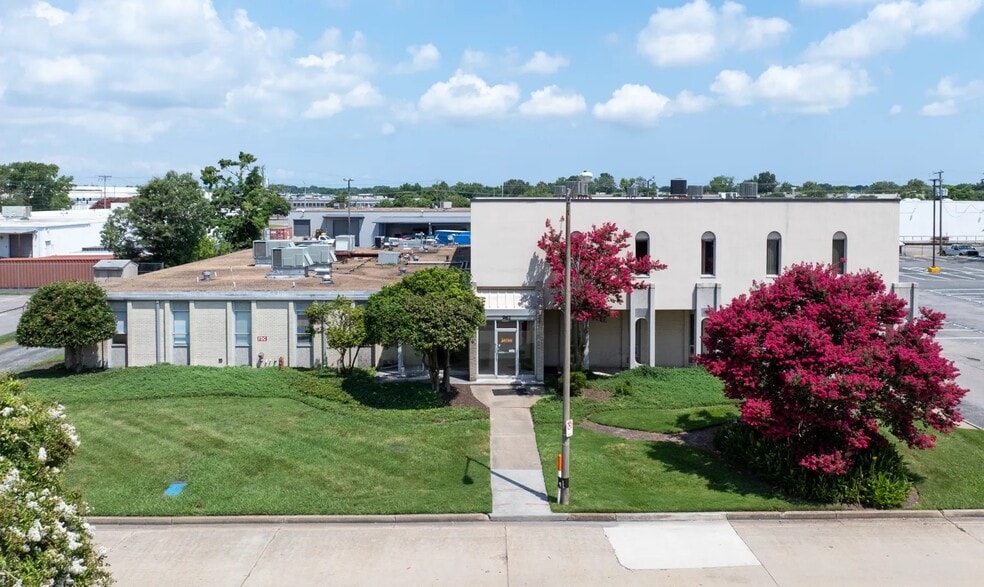 More Photos Of 962 Norfolk Sq, Norfolk Medical For Lease