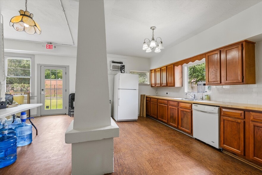 More Photos Of 119 E 20th St, Houston Office Residential For Sale