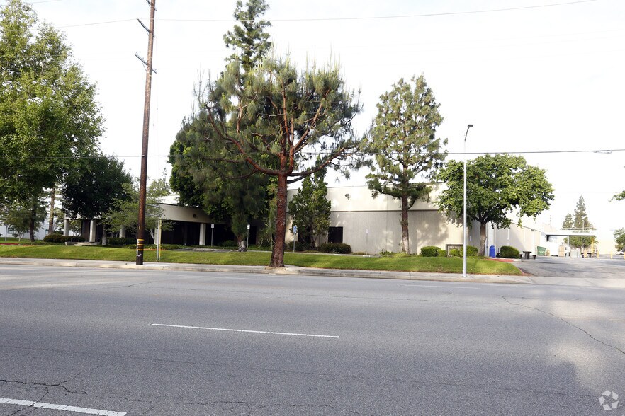 Primary Photo Of 20600 Nordhoff St, Chatsworth Manufacturing For Sale
