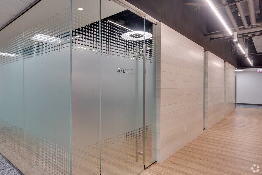 More Photos Of 2021 Spring Rd, Oak Brook Office For Lease