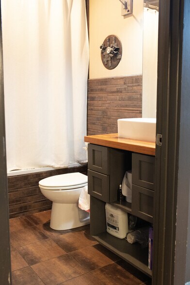 More Photos Of 112 18th St N, Birmingham Storefront For Sale