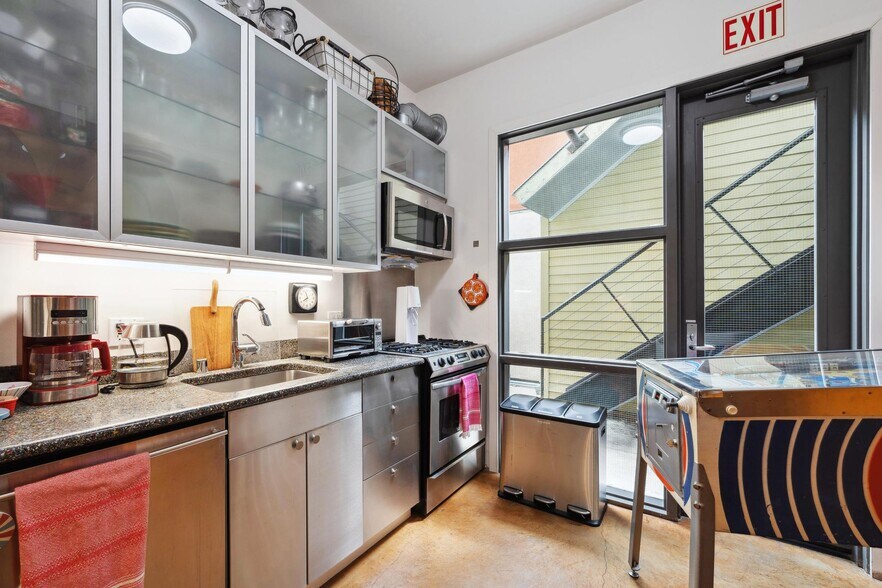 More Photos Of 1010 Grayson St, Berkeley Office Residential For Sale