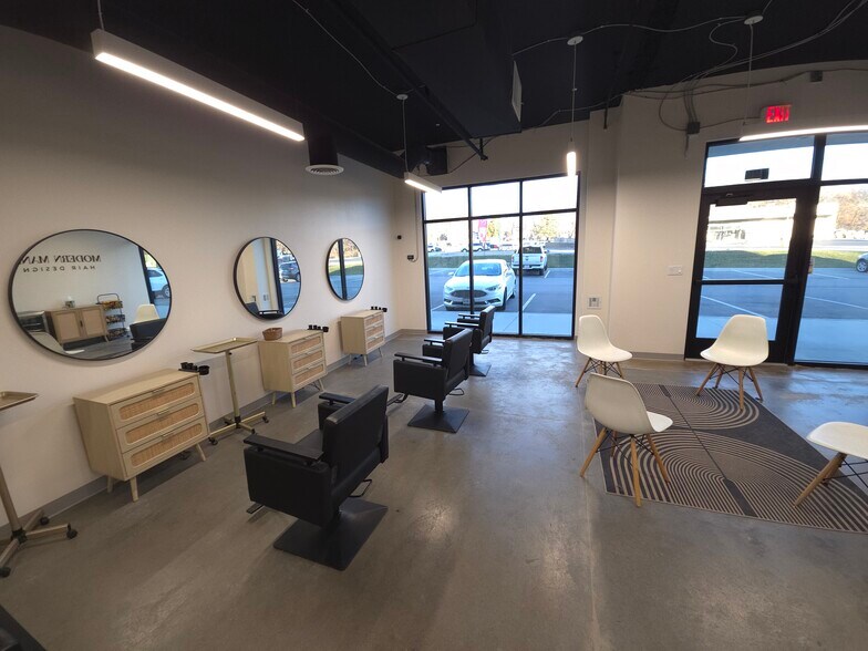 More Photos Of 7510 N Oak Trfy, Gladstone Apartments For Lease