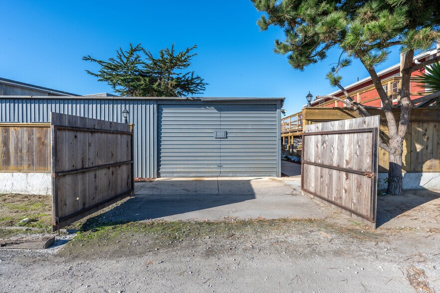 More Photos Of 7550 Sandholdt Rd, Moss Landing Warehouse For Sale