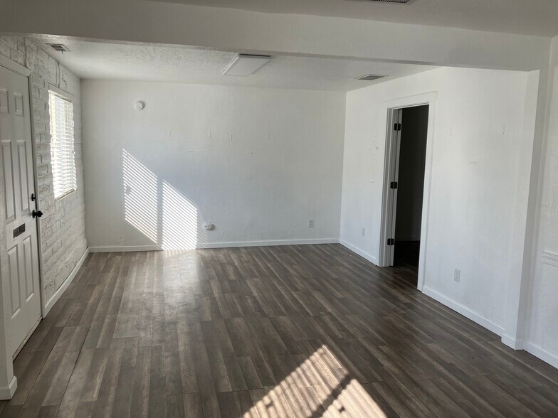 More Photos Of 5226 Commerce Dr, Salt Lake City Flex For Lease