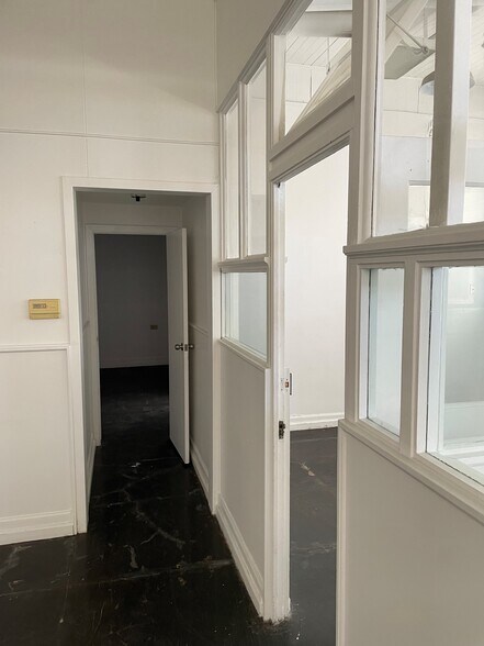 More Photos Of 1447 Park Ave, Emeryville Warehouse For Sale