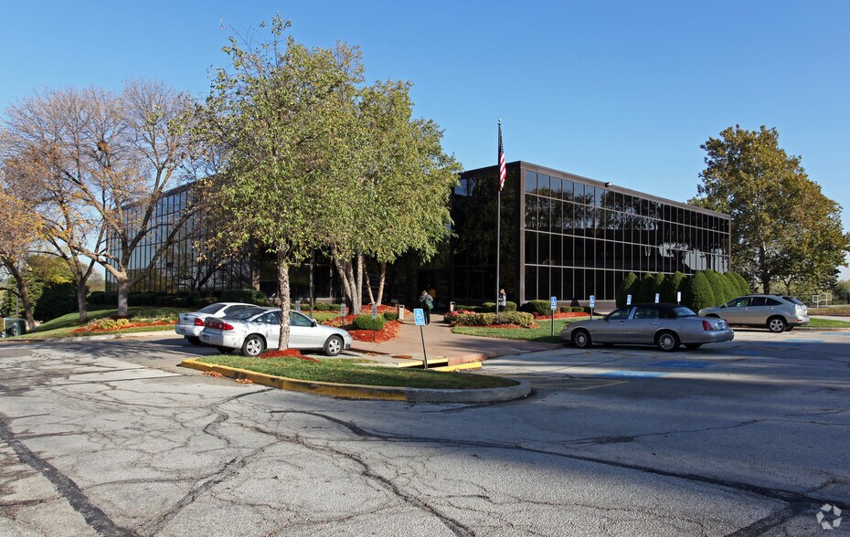 More Photos Of 8205 W 108th Ter, Overland Park Office For Lease