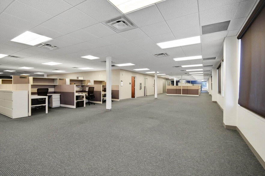 More Photos Of 9512 Sunbeam Center Dr, Jacksonville Office For Lease