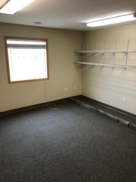 More Photos Of 5402 53rd Ave S, Fargo Auto Repair For Lease
