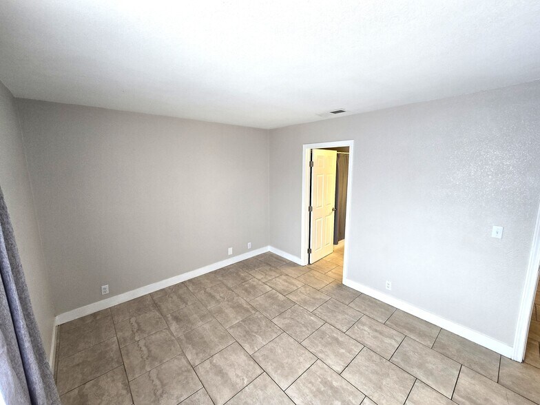 More Photos Of 4300 N Lamont St, Las Vegas Apartments For Sale