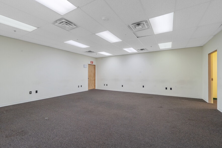 More Photos Of 344 W Genesee St, Syracuse Loft Creative Space For Lease