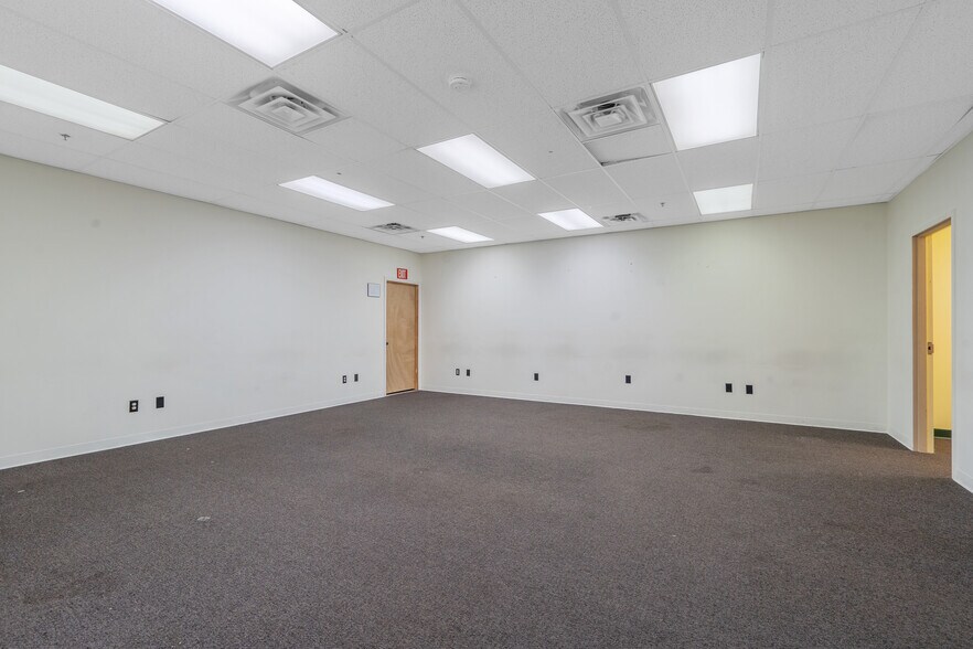 More Photos Of 344 W Genesee St, Syracuse Loft Creative Space For Lease