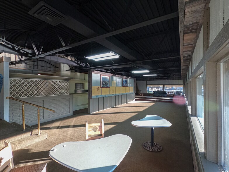More Photos Of 2006-2024 S Airport Rd W, Traverse City Freestanding For Lease