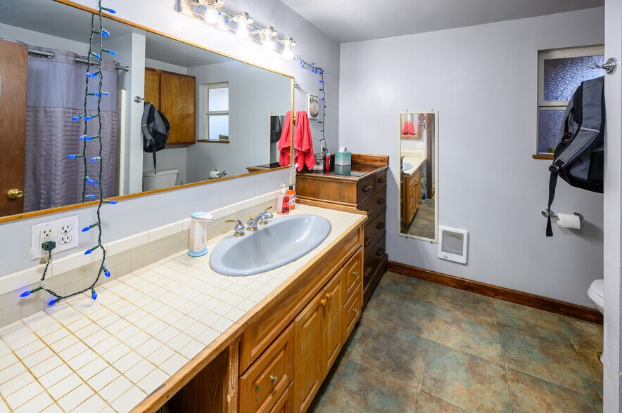 More Photos Of 109455 Highway 97 N, Chemult Hotel For Sale