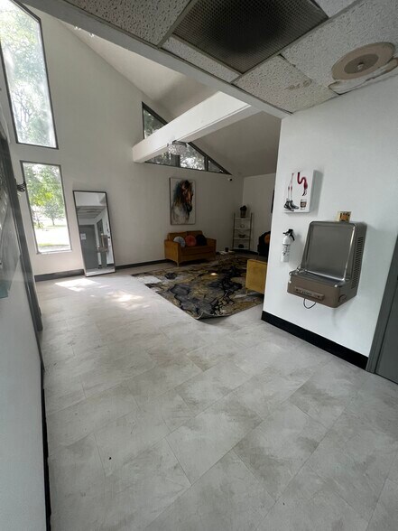 More Photos Of 3260 Hickory Hill Rd, Memphis Storefront Retail Office For Lease