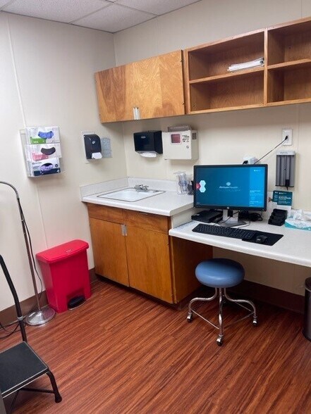 More Photos Of 701 Bluebird Blvd, Fort Valley Medical For Sale