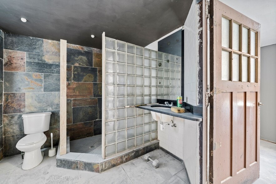 More Photos Of 19 Heron St, San Francisco Warehouse For Lease