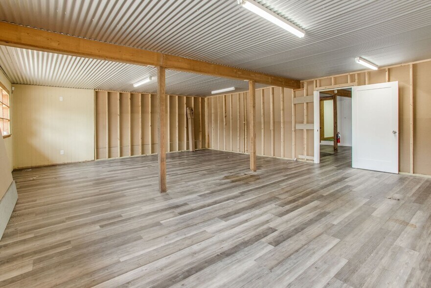 More Photos Of 5200 Hwy 90, Pace General Retail For Lease