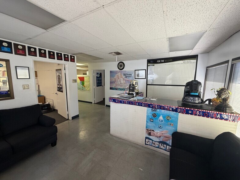 More Photos Of 17520-17538 Studebaker Rd, Cerritos Warehouse For Lease