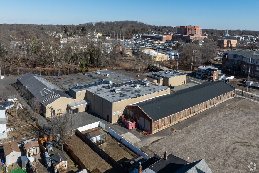 More Photos Of 14 King St, Mount Holly Freestanding For Lease