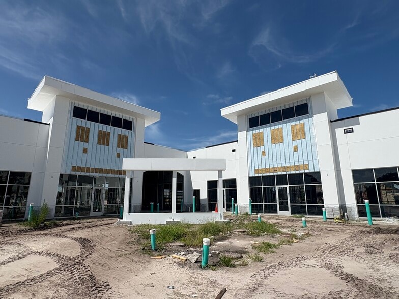 More Photos Of 2521 Partin Settlement Rd, Kissimmee Storefront Retail Office For Lease