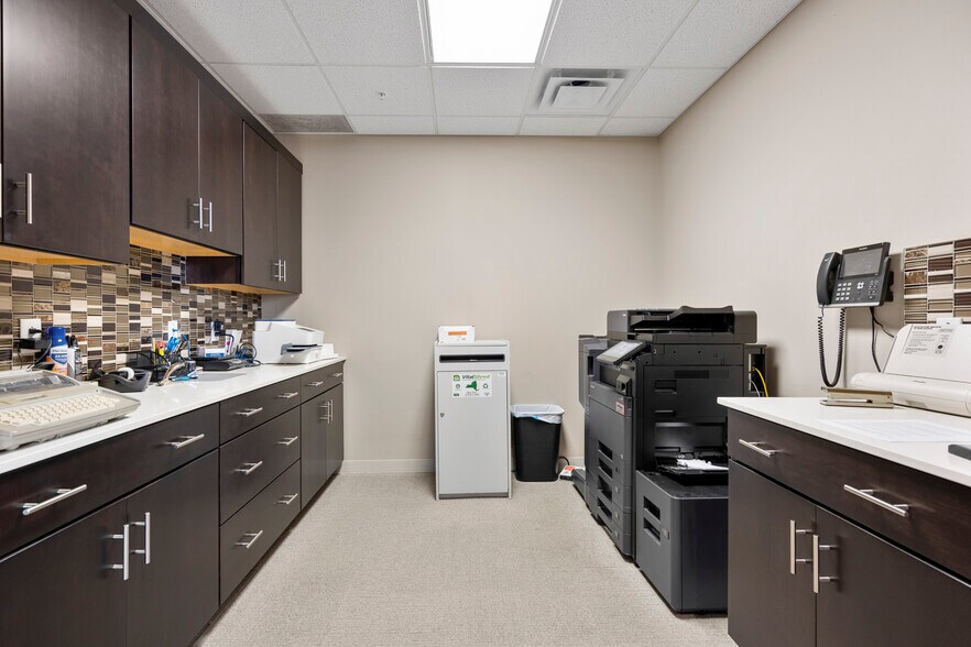More Photos Of 22 Clinton Ave, Albany Office For Sale