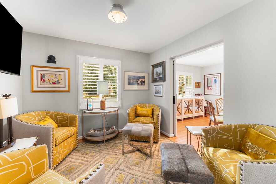 More Photos Of 97 Currell Cove Ln, White Stone Specialty For Sale