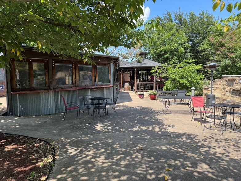 More Photos Of 316 Cooper St, Cedar Hill Restaurant For Sale