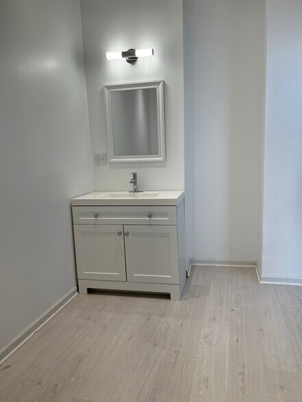 More Photos Of 4663-4669 N Manor Ave, Chicago Storefront Retail Residential For Lease