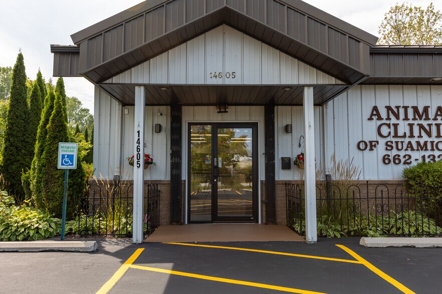 More Photos Of 14605 Velp Ave, Suamico Veterinarian Kennel For Lease