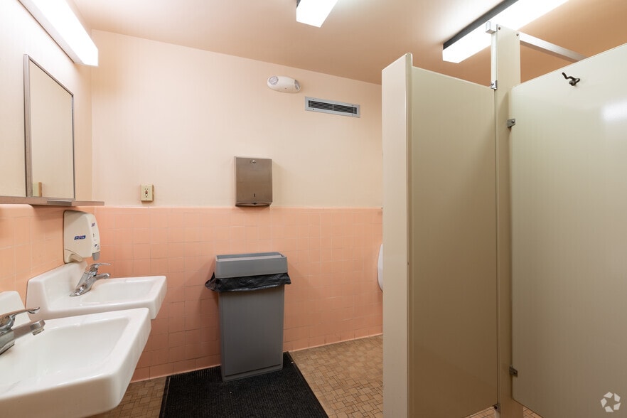 More Photos Of 1352 Lighthouse Ave, Pacific Grove Office For Lease