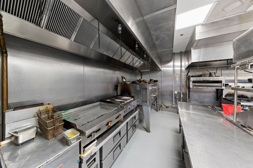 More Photos Of 4725 Vincennes Blvd, Cape Coral Restaurant For Sale
