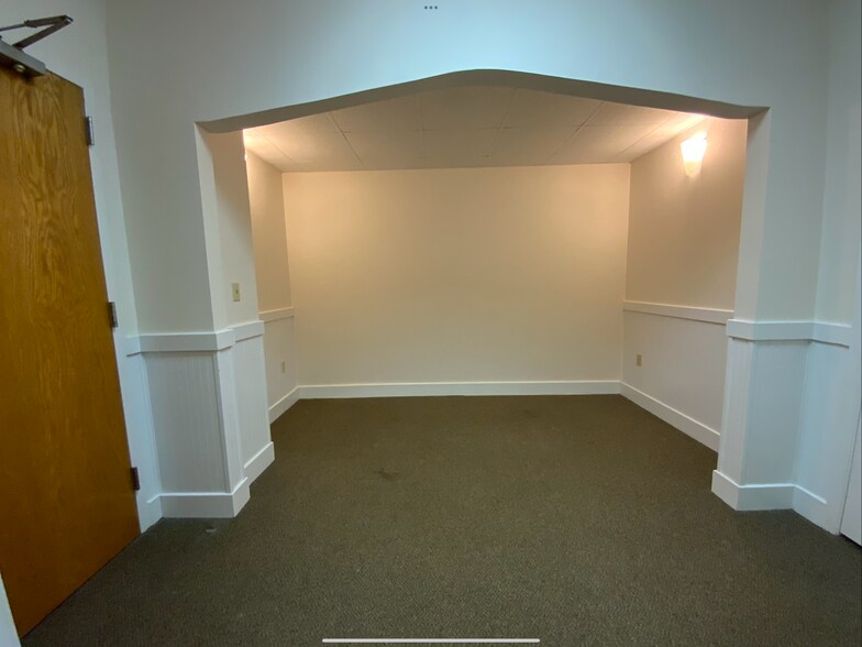 More Photos Of 130 N Gross Rd, Kingsland Medical For Sale