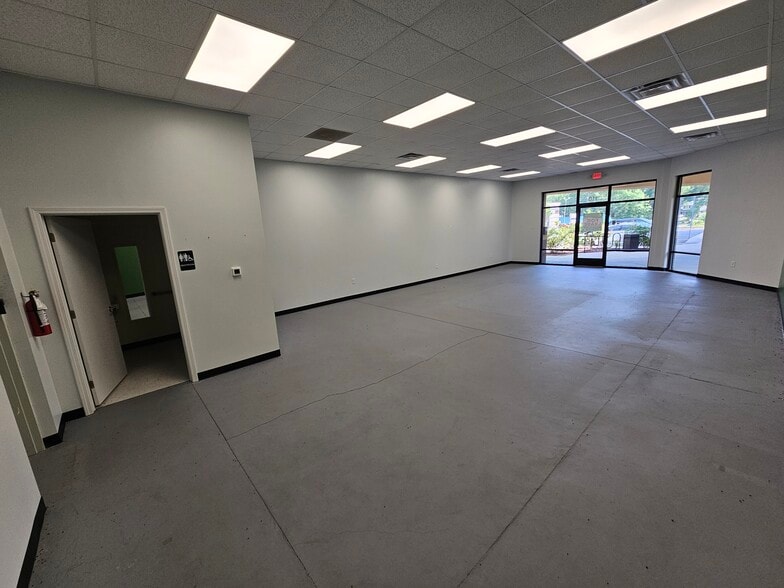 More Photos Of 5447 Yadkin Rd, Fayetteville Storefront For Lease