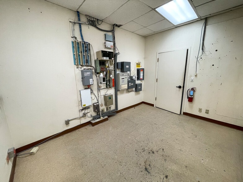 More Photos Of 998 Tharp Rd, Yuba City Bank For Lease