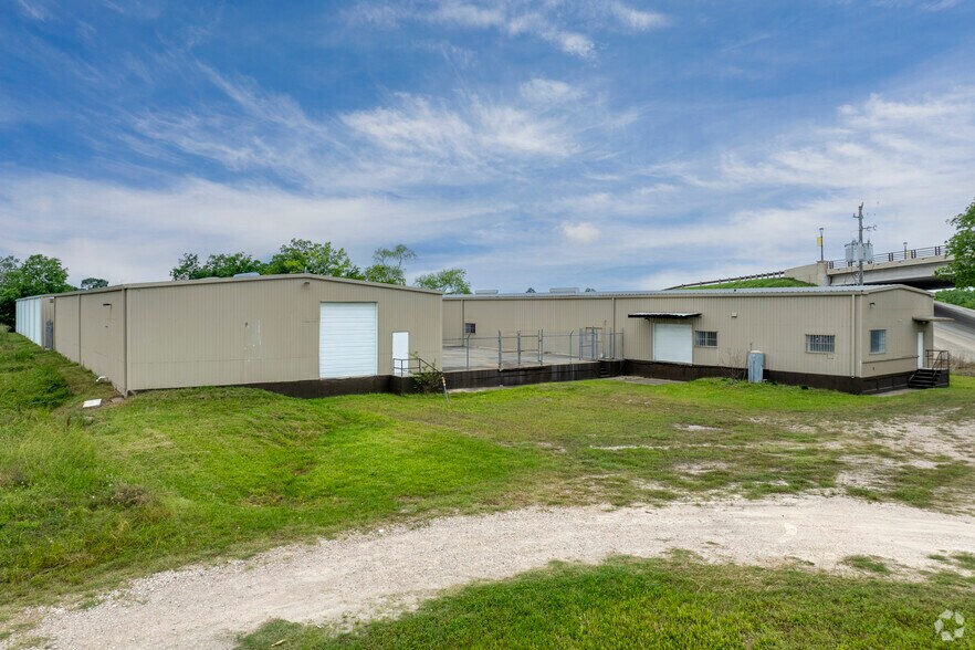 Primary Photo Of 7002 Bissell Rd, Manvel Manufacturing For Sale