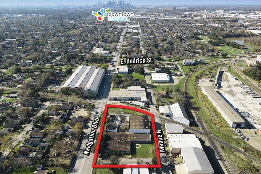 More Photos Of 7305 Navigation Blvd, Houston Office For Sale