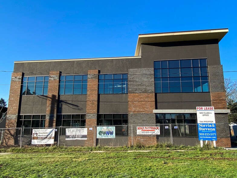 More Photos Of 735 E Clarendon St, Gladstone Office For Sale