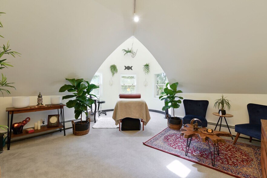 More Photos Of 2124 Dupont Ave S, Minneapolis Loft Creative Space For Lease