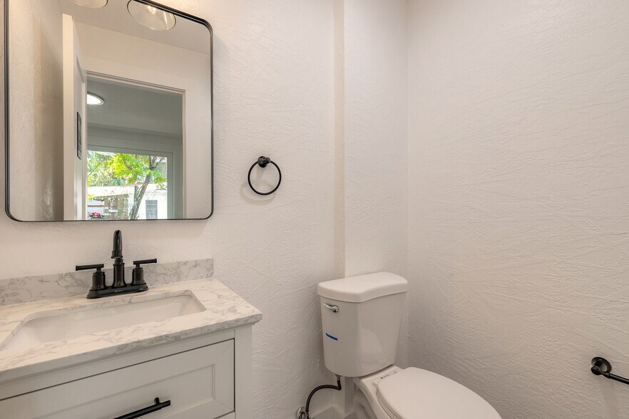 More Photos Of 306 Washington St, New Smyrna Beach Medical For Sale