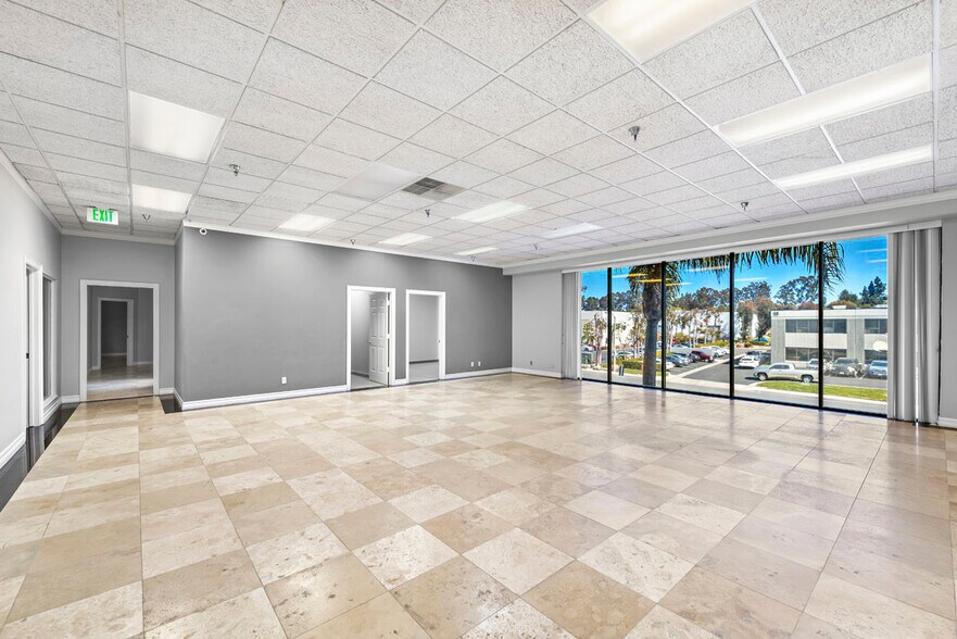 More Photos Of 14 Chrysler, Irvine Manufacturing For Lease