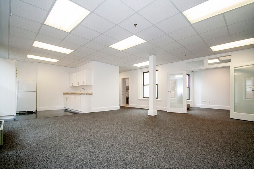 More Photos Of 2 Park Plz, Boston Office For Lease