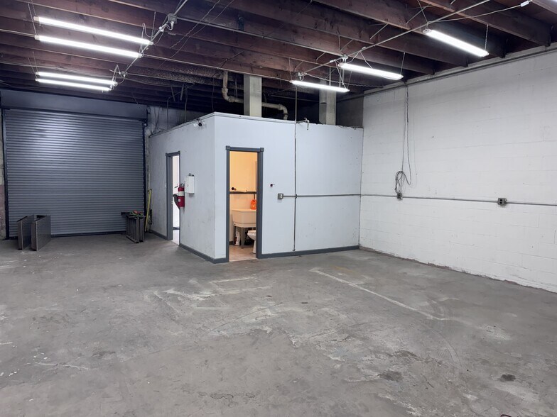 More Photos Of 225 E Redondo Beach Blvd, Gardena Industrial For Sale