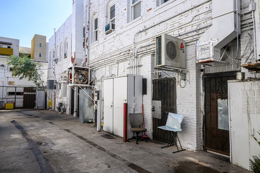 More Photos Of 5611 Hollywood Blvd, Los Angeles Storefront For Lease