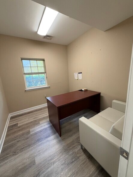 More Photos Of 66 Buck Rd, Southampton Medical For Lease