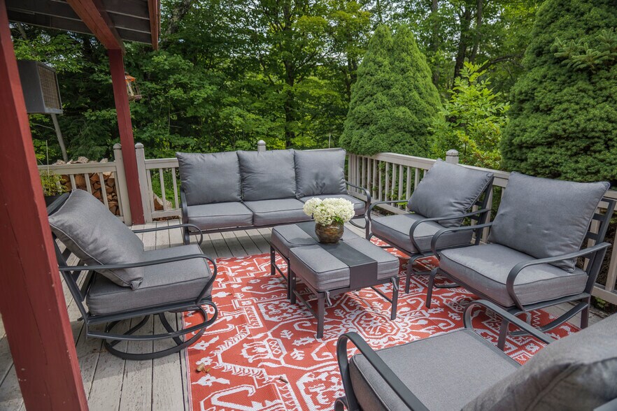 More Photos Of 6 Abroad Rd, West Dover Hotel For Sale