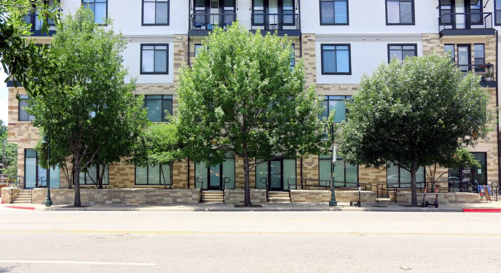 More Photos Of 127 E Riverside Dr, Austin Apartments For Lease