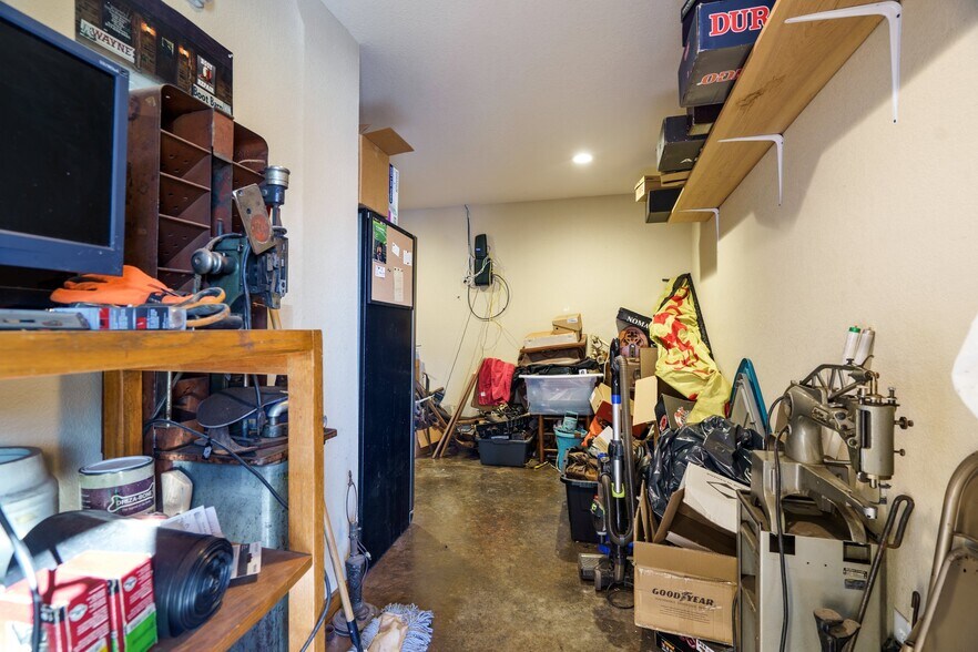 More Photos Of 2524 Carson St, Haltom City Storefront Retail Office For Sale