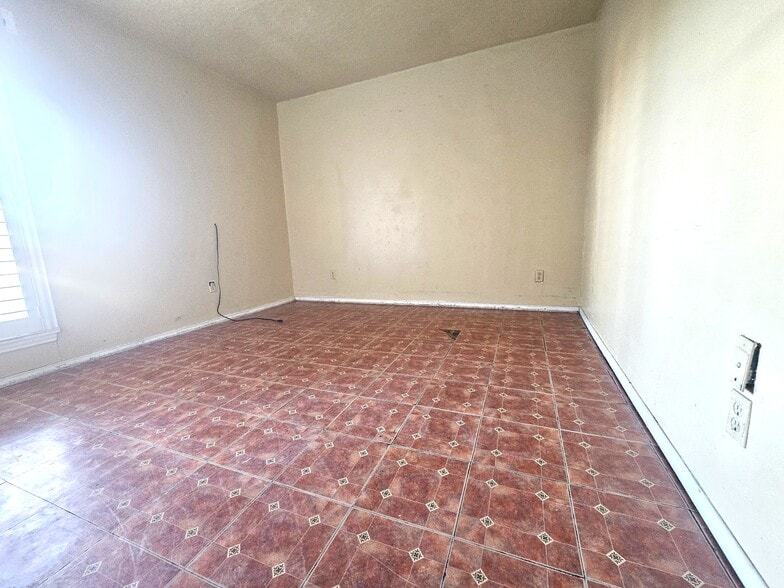 More Photos Of 2131 Campbell Rd, Houston Schools For Sale